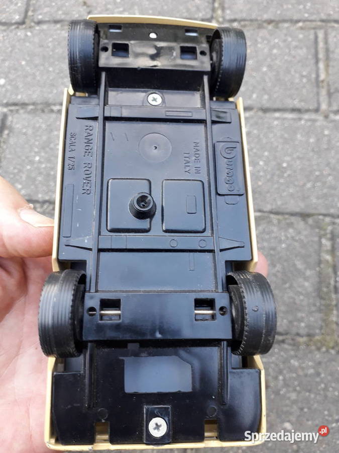 Model kolekcjonerski Bburago Range Rover Classic