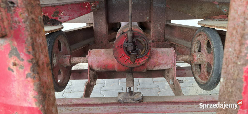 Rozsiewacz z Żurawiem do podnoszenia BigBagów z nieuszkodzony Rudlice sprzedam