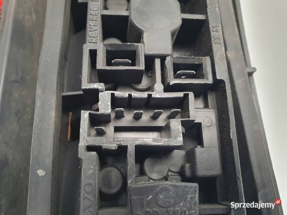 LAMPA PRAWA Volvo V70 I XC70 9606r TYLNA prawy osobowe Rudka