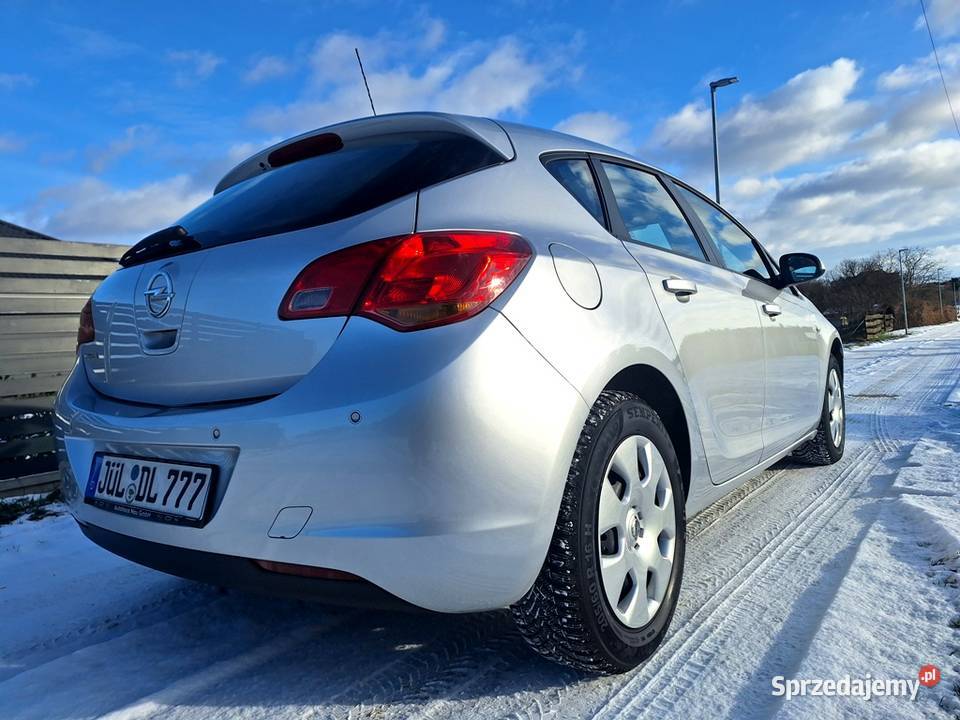 Opel Astra J Benzyna 5 drzwi Podgrzewane fotele 1400cm3 sprzedam