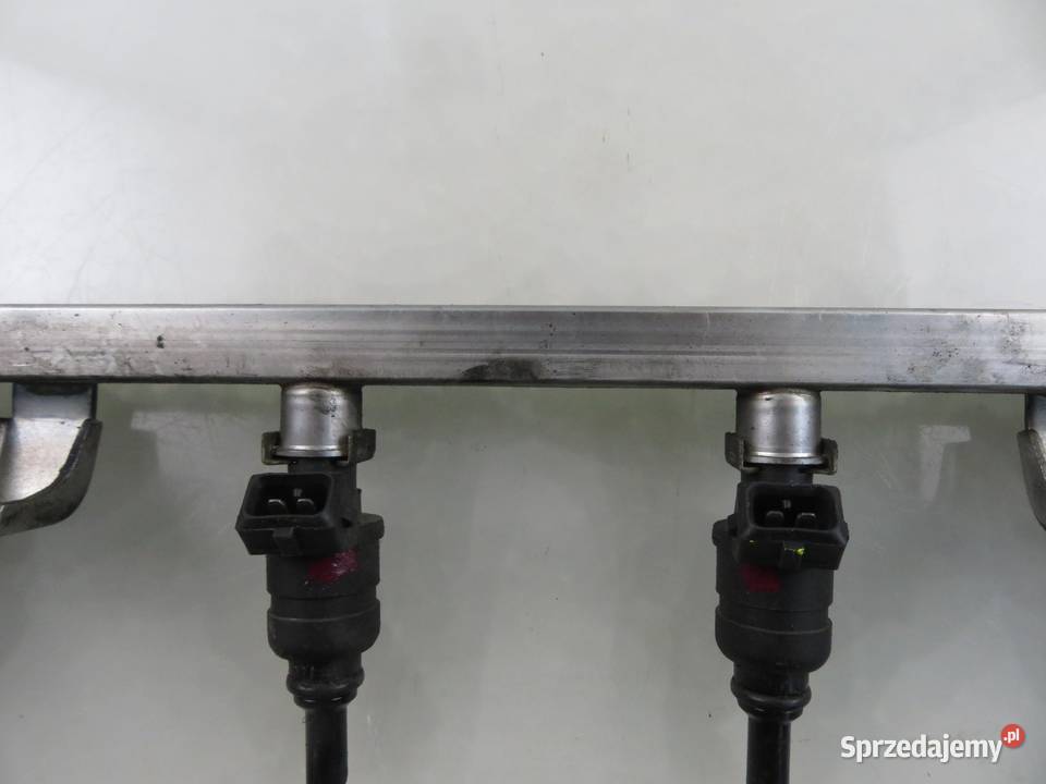 LISTWA WTRYSKOWA AUDI A3 8L 18 06A906031D