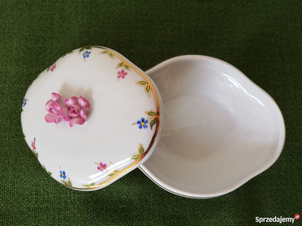 Bombonierka puzderko na nóżkach porcelana Gorlice