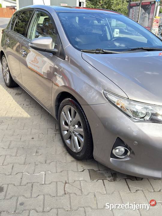Toyota Auris hybryda 18 bogate wyposażenie Rok produkcji 2014 Dobczyn sprzedam