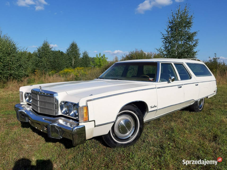 Chrysler Town Country Station Wagon 1977 z