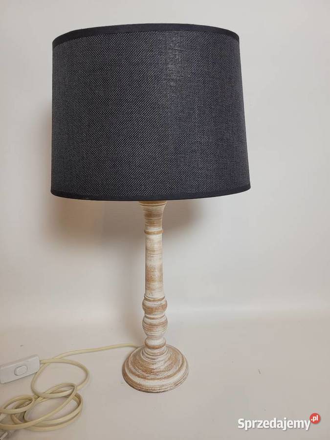 Lampka nocna z drewnianą podstawą Lampy stołowe i nocne Białogard