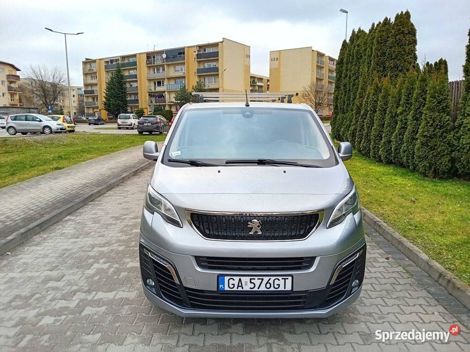 Peugeot Traveller 2021