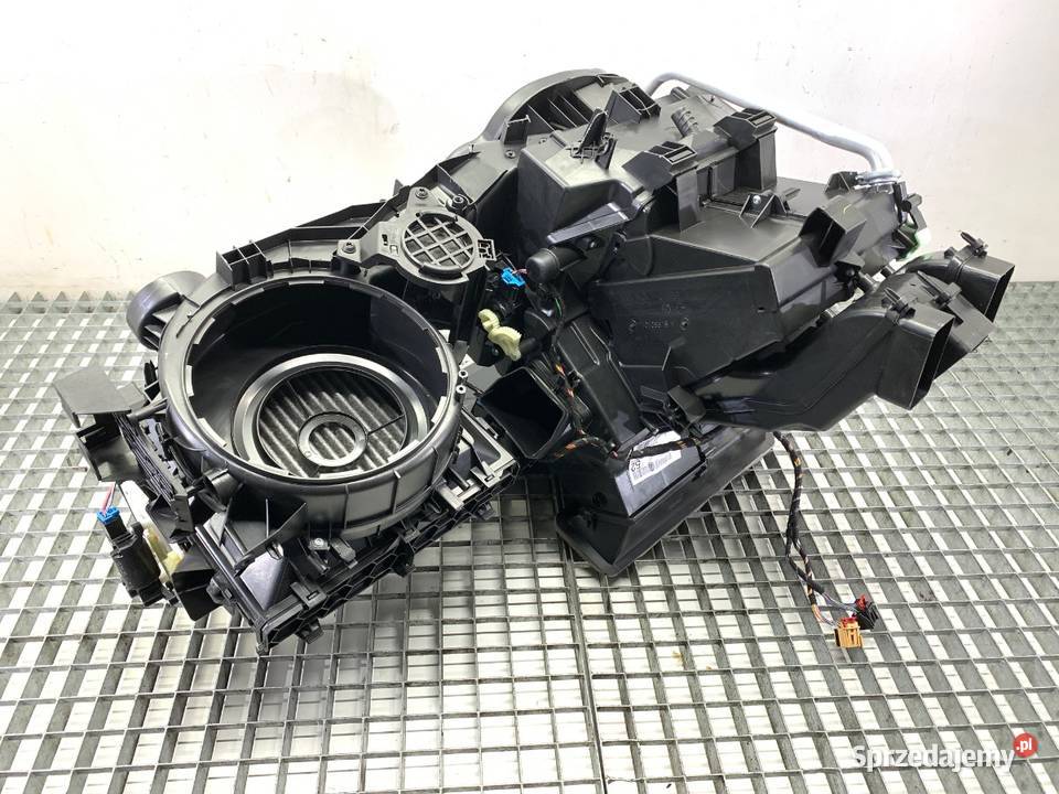 NAGRZEWNICA KOMPLETNA KOMBAJN AUDI Q3 II