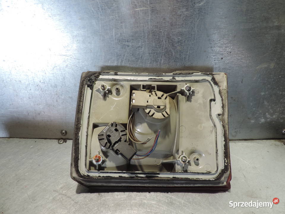 LAMPA LEWA TYLNA W KLAPAE AUDI 80 B4 KOMBI Nowy Sącz