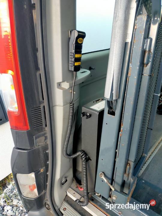 SPRZEDAM windę załadowczą marki RICON na wózek Pozostałe