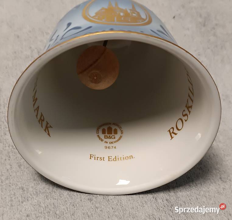 BG Bing Grondahl Katedra ROSKILDE Dzwonek Kobalt Porcelana i szkło Dobrzany