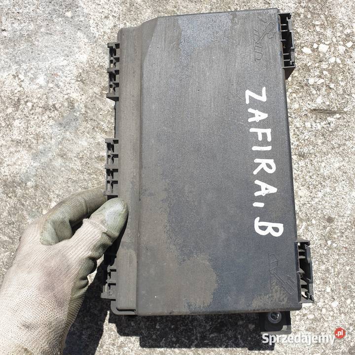 OPEL ZAFIRA B II SKRZYNKA BEZPIECZNIKOW 1534937 Pozostałe Łochowice sprzedam
