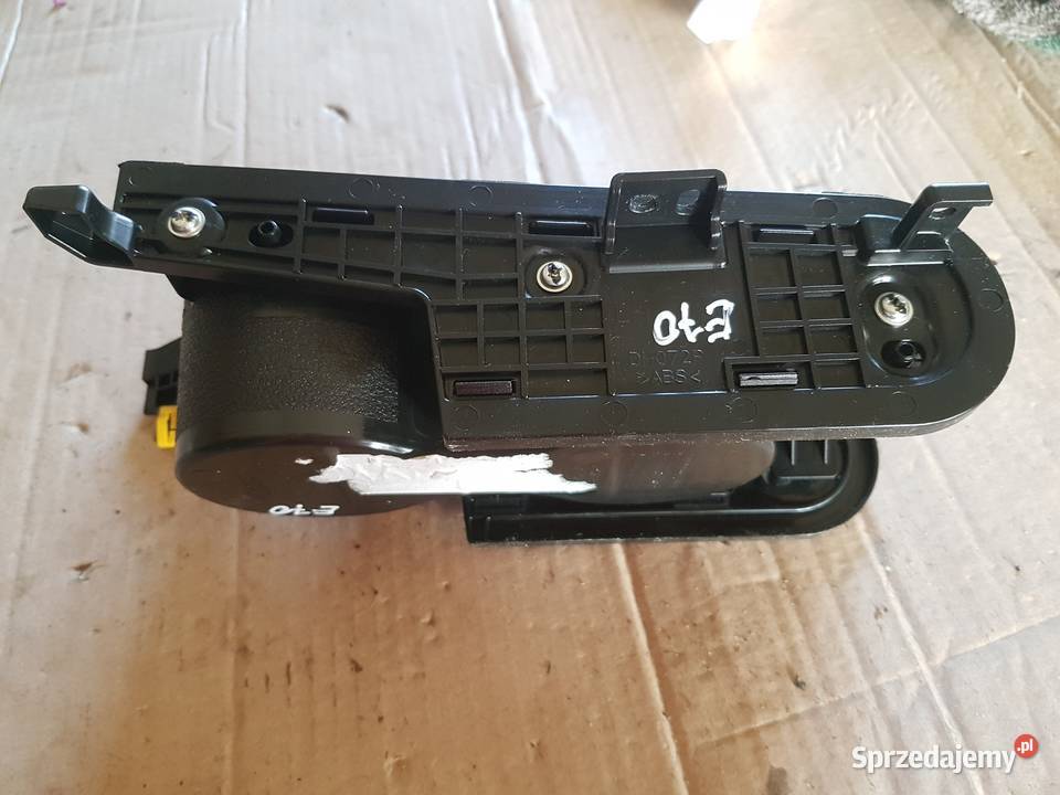BMW E70 X5 2012 2013 SCHOWEK NA KUBKI ROLETA Turek