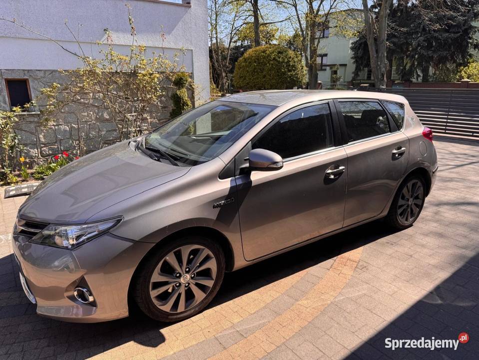 Toyota Auris hybryda 2013 nieuszkodzony Sierakowo