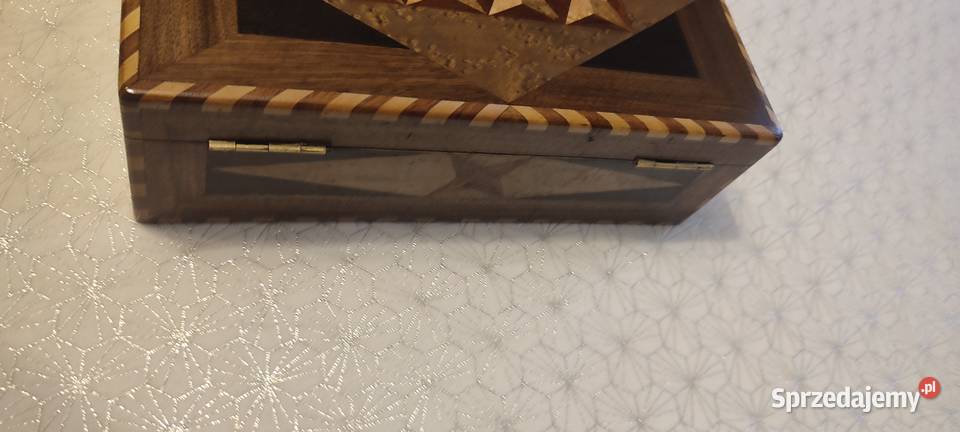 Szkatułka z intarsją biedermeier