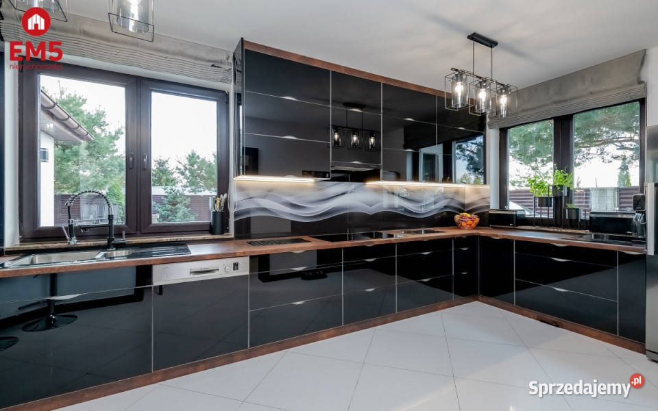 sprzedaży domu wolnostojącego 390m2 Nowodworce