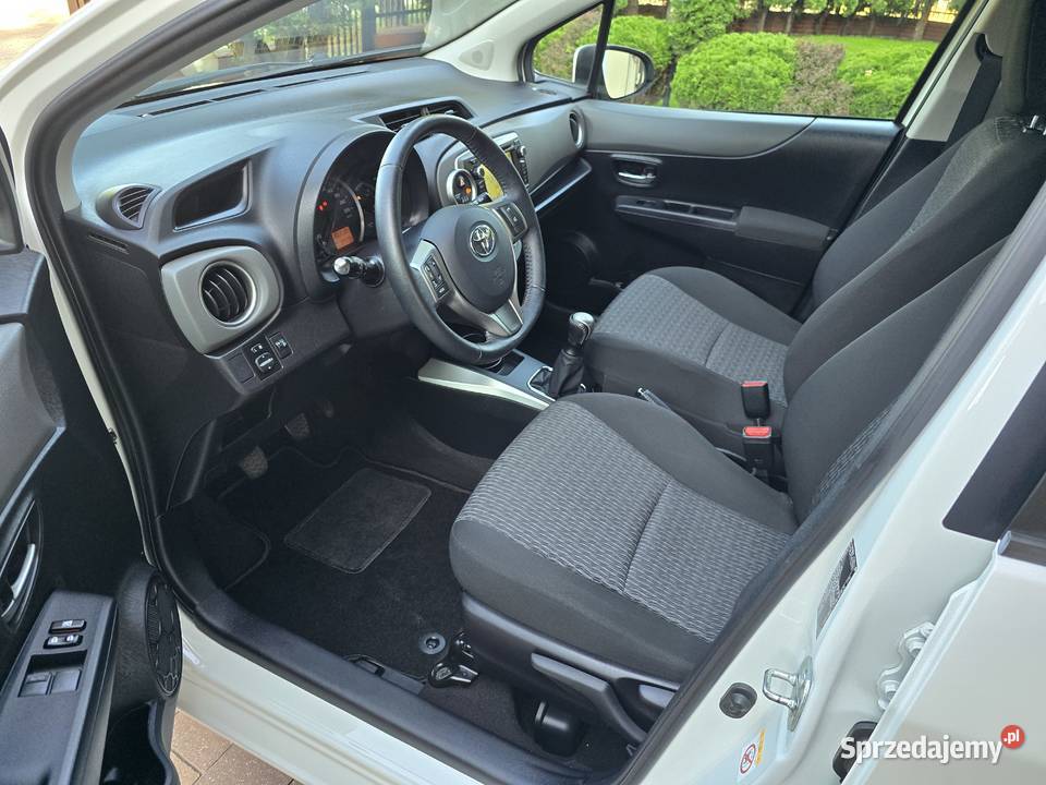 Toyota Yaris 10 VVTi 69 bezwypadkowy serwisowany Rok produkcji 2014