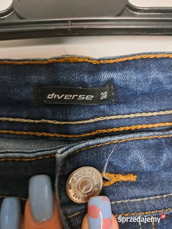 Jeansy Diverse z przetarciami 38 elastyczne Trąbki Wielkie