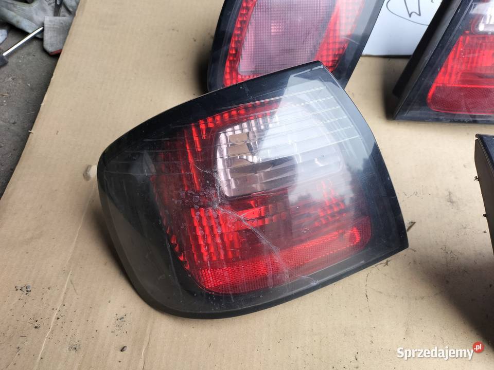 NISSAN PRIMERA P11 LIFT LAMPA TYŁ TYLNA LEWA Kamień-Kolonia