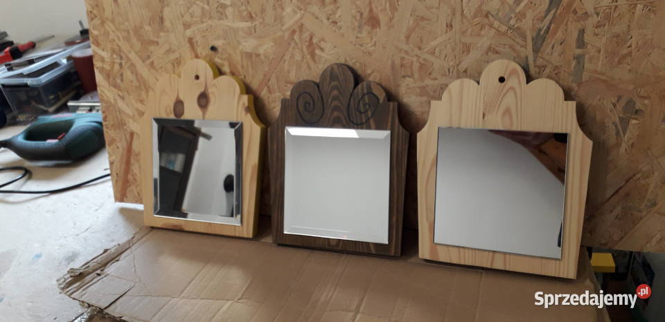 Ozdobne lusterko na desce Międzyrzecz