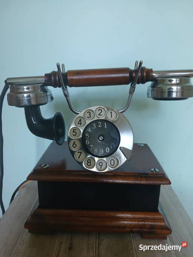 Telefon w stylu retro z czasów PRLu Kraków
