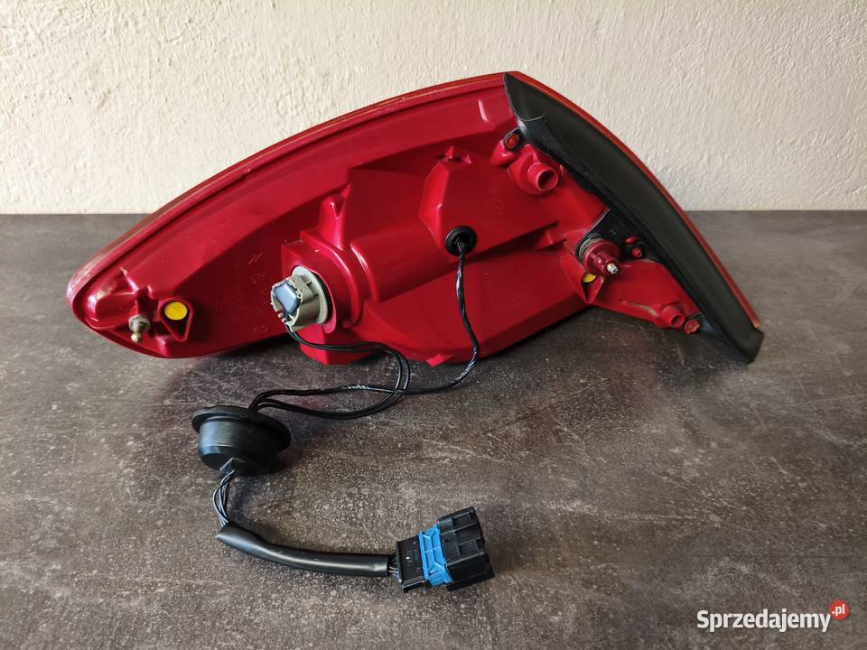PEUGEOT 307CC LAMPA tylna LED prawa w błotnik Lampy tylne dolnośląskie Międzybórz