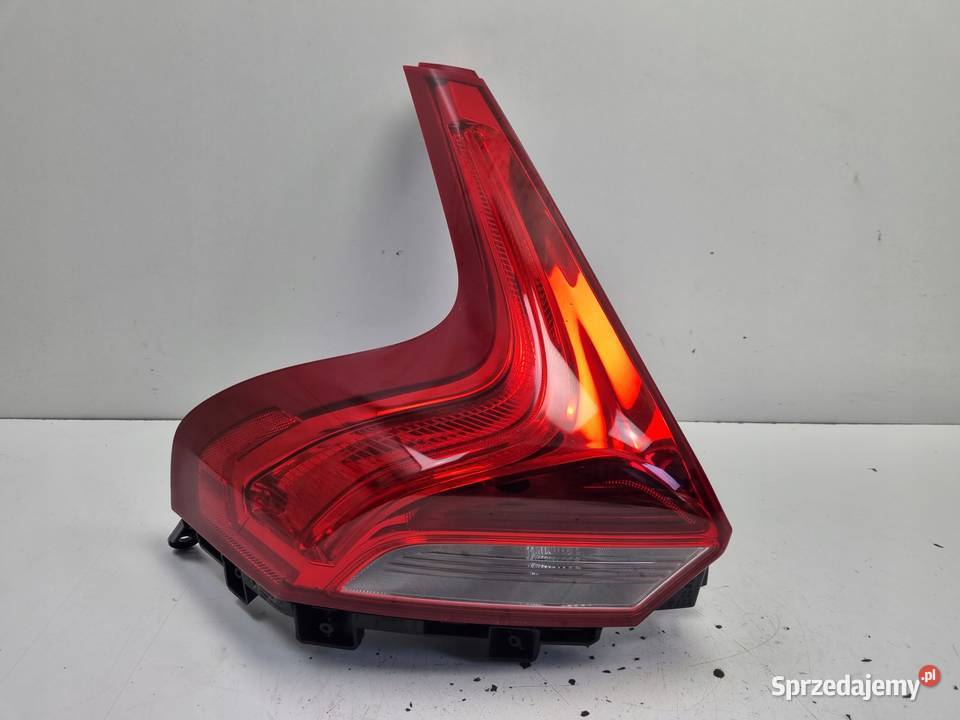 Volvo V40 II 1216r TYLNIA TYLNA LAMPA LEWA lewy Chełm