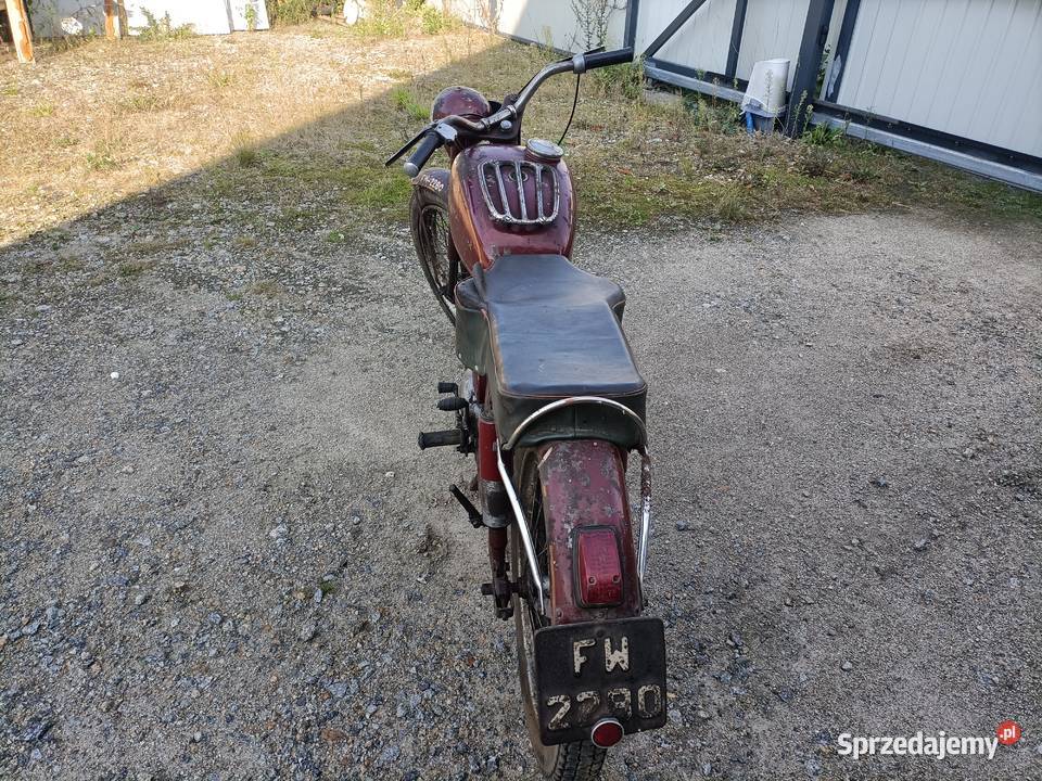 WFM 125 wiśniowa wyprodukowana w 1956r Padniewko