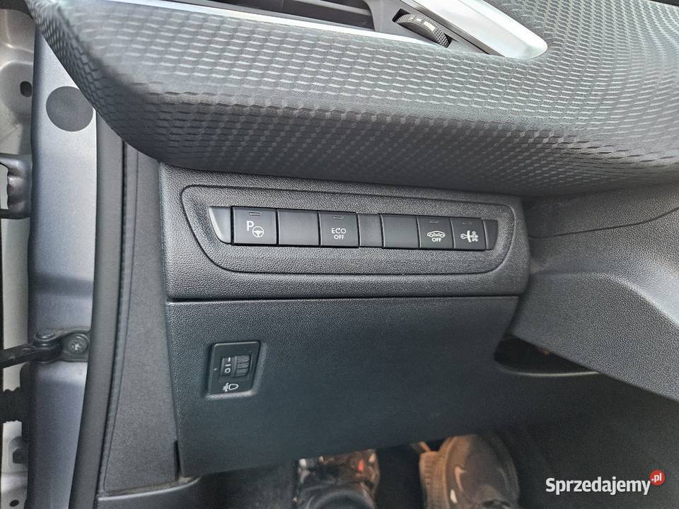 Peugeot 2008 Navi Panorama Klimatronic Komforty 1600cm3 sprzedam