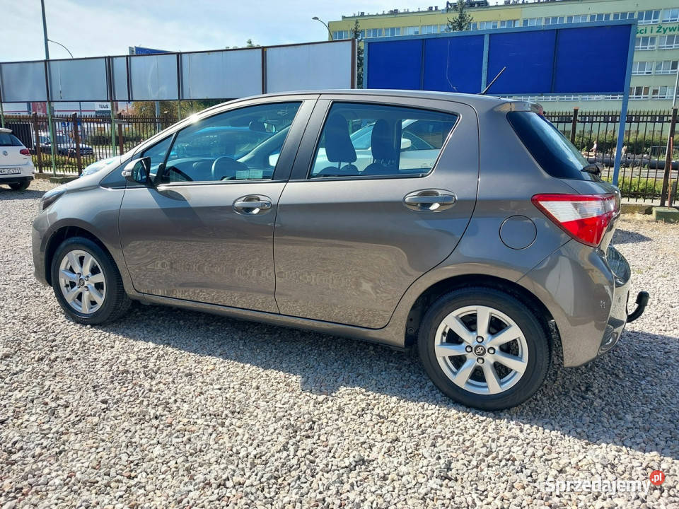 Toyota Yaris 1500 benz SALON Kamera Tempomat asystent pasa ruchu