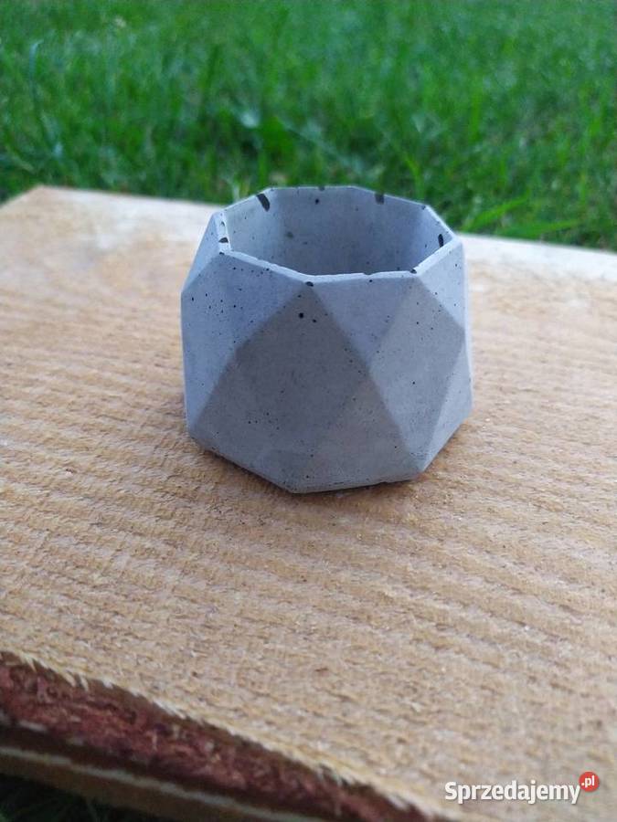Doniczki betonowe osłonki na suklenty Tłuszcz