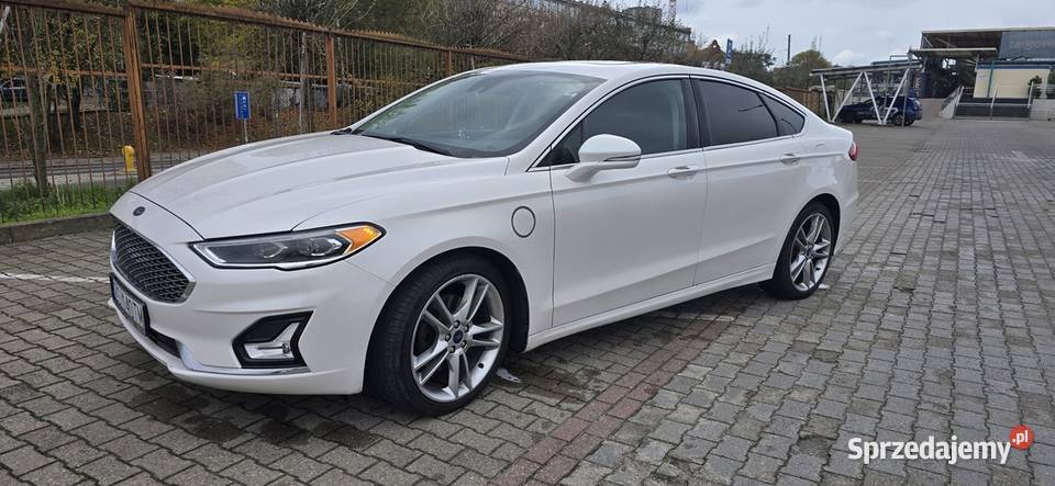 Ford Fusion hybryd plug-in 2020 r.
