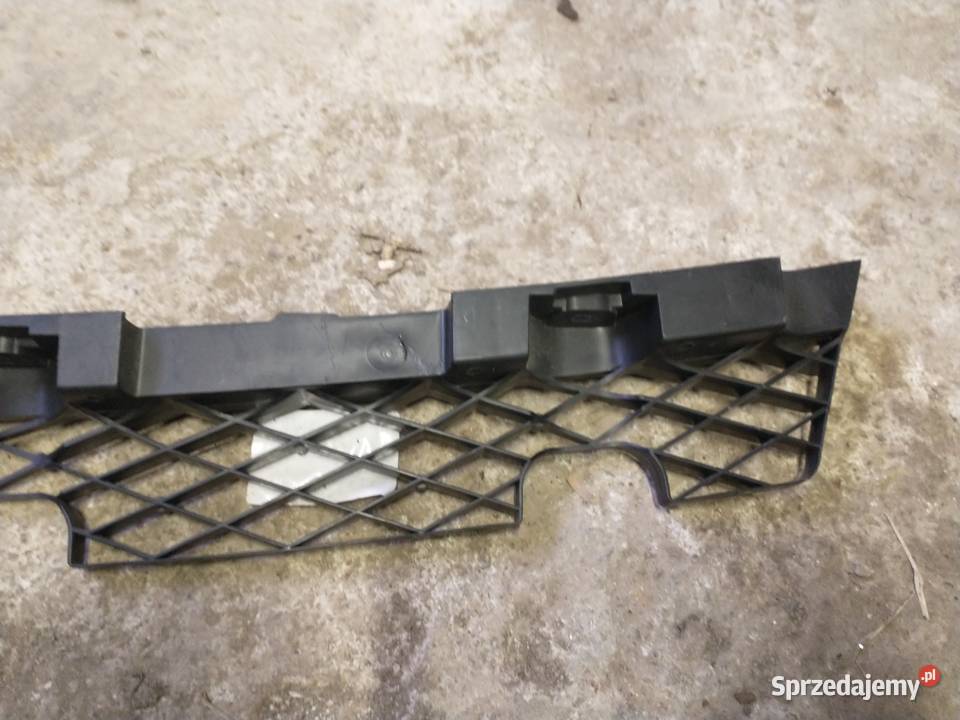 Ślizg środkowy zderzaka tył VW Passat B7 Kombi Nowy Sącz