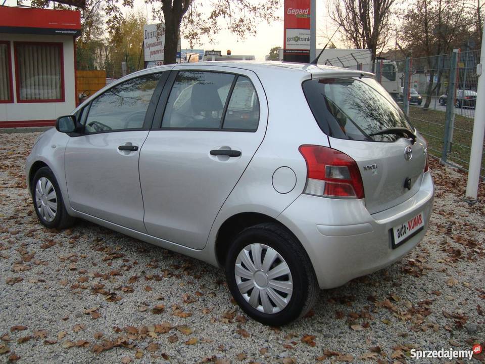 Toyota Yaris srebrny centralny zamek Yaris Warszawa sprzedam