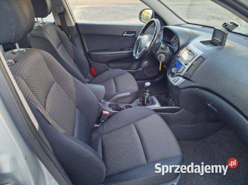 Hyundai i30 2008 16 benzyna hatchback manuał nawigacja Garbów sprzedam