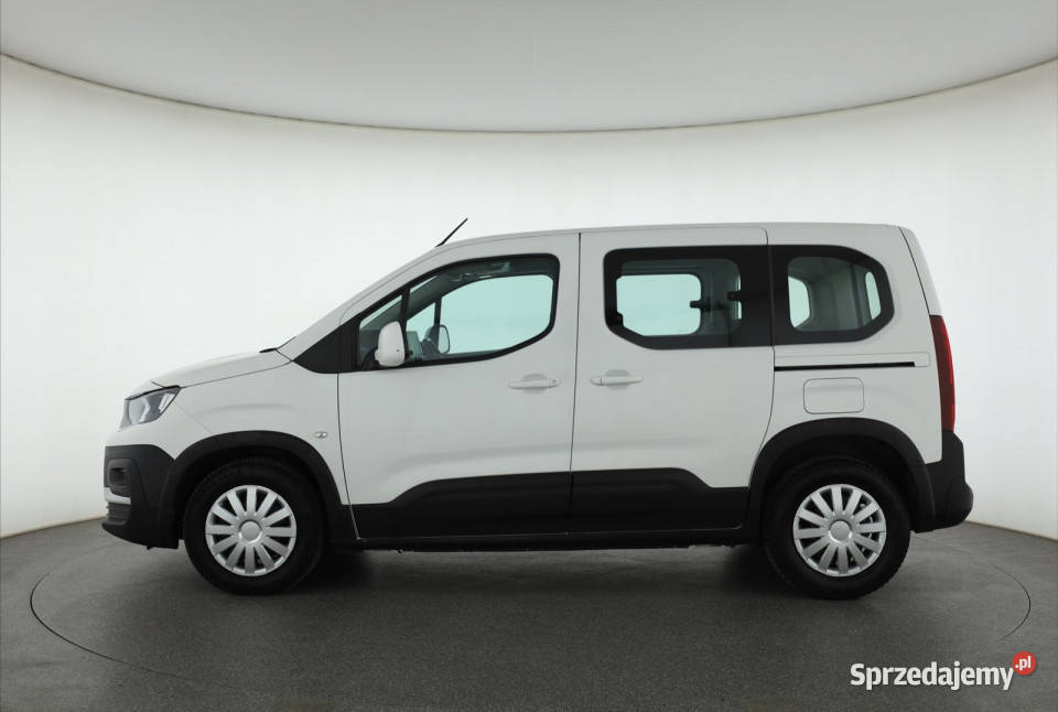 Peugeot Rifter 12 PureTech Rok produkcji 2020 mazowieckie Piaseczno sprzedam