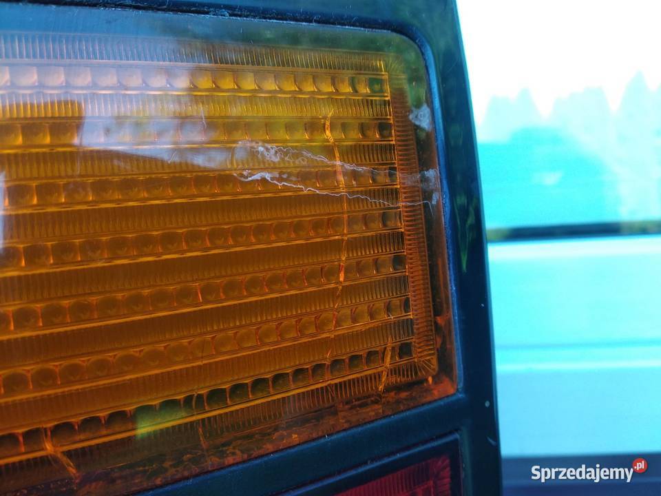 VW Passat B3 sedan lampa tył tylna prawa narożna łódzkie