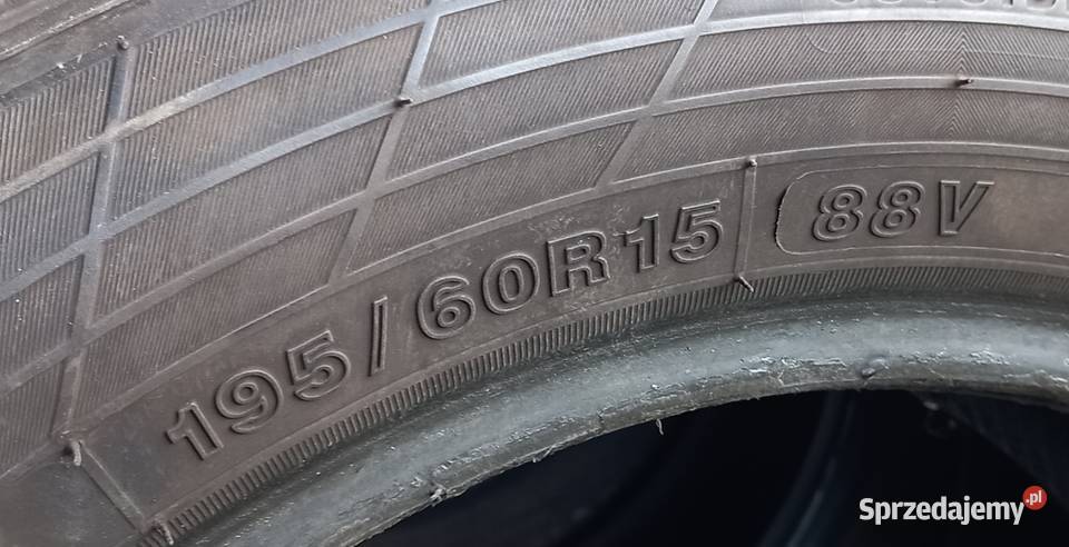 Opony 19560R15