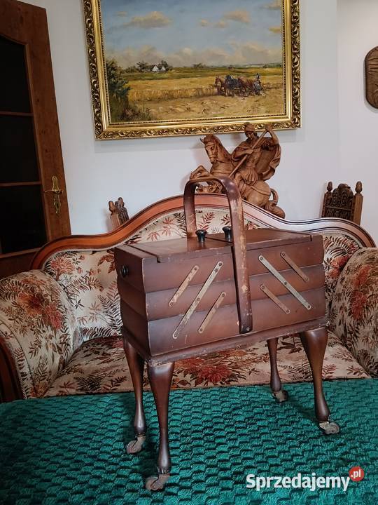 Trzy poziomowy drewniany niciak na kółkach Przyborniki i niciarki Lipno