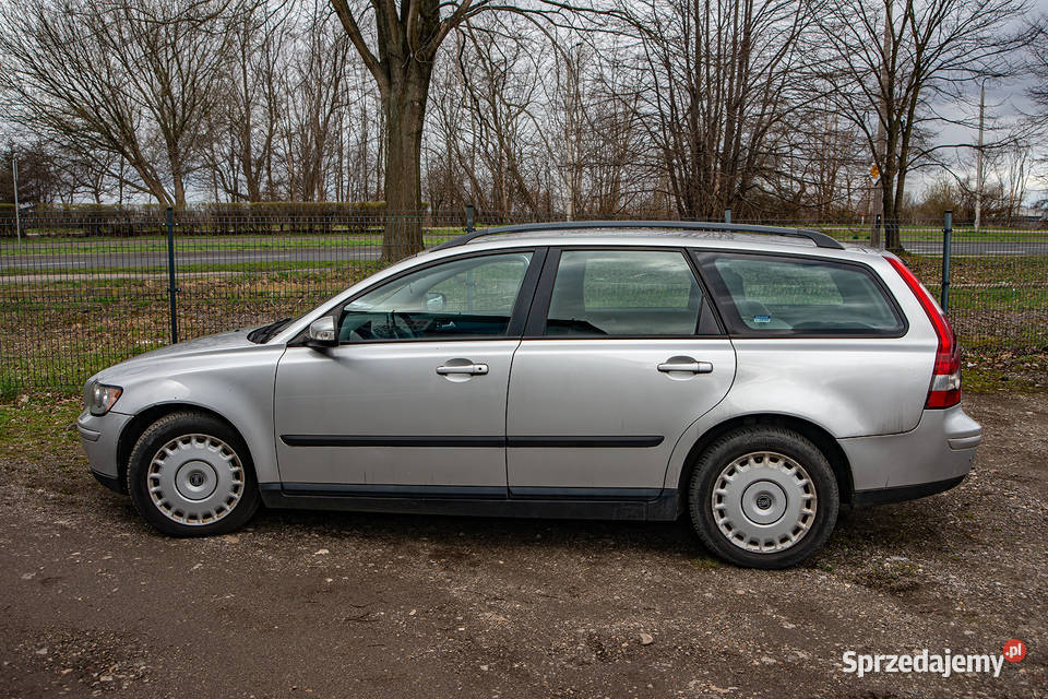Srebrne Volvo V50 20D z 2006 r Kombi Sosnowiec