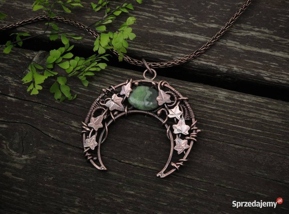 Miedziana lunula jaspis motyw bluszczu małopolskie Wieliczka