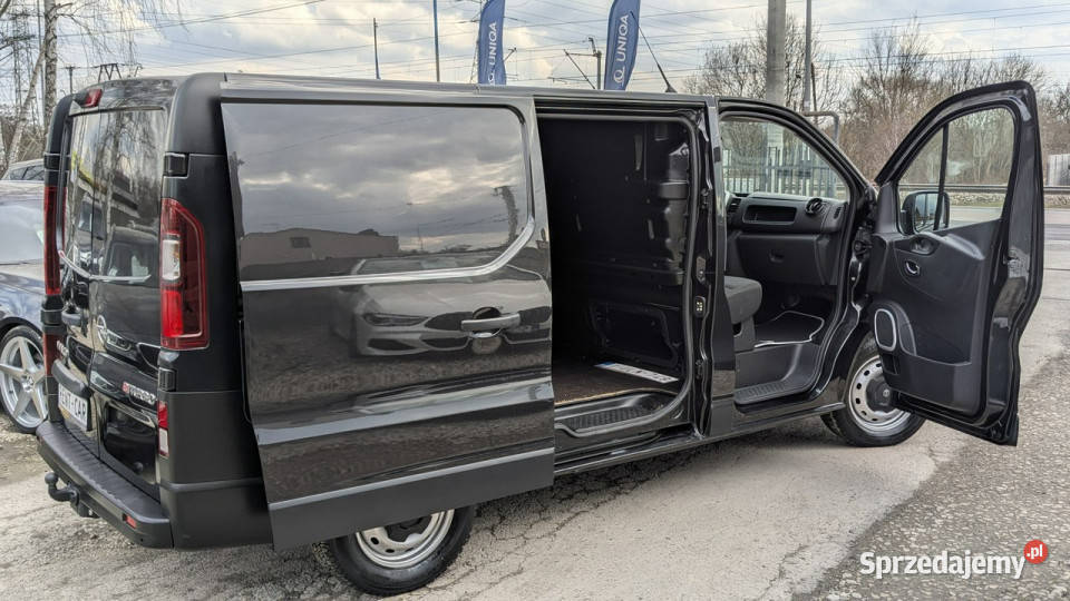 Opel Vivaro 16D145Ciężarowy BUS 3Osoby czarny