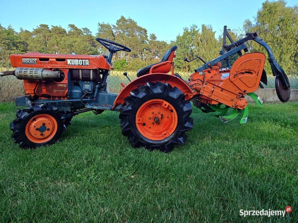 Kubota B10 4x4 z glebogryzarką japoński