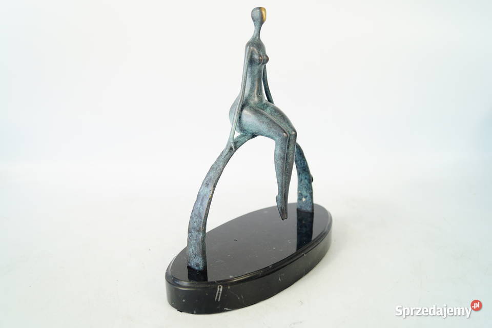 Figura z brązu rzeźba Nowoczesna siedzaca Gizałki