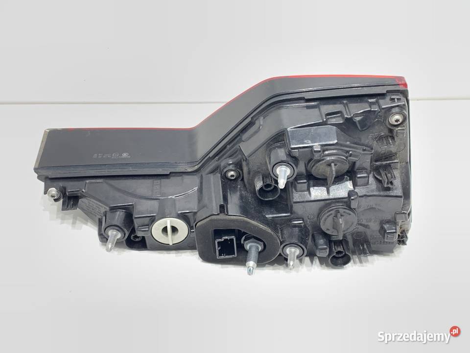 LAMPA TYŁ PRAWA WEWNĘTRZNA AUDI A4 B9 8W9945076