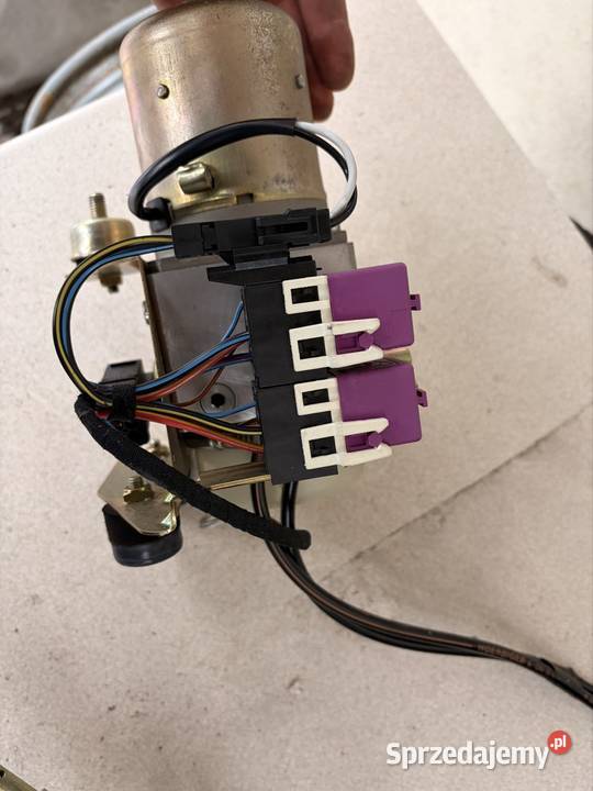 Pompa dachu z siłownikiem BMW Z3 Płock