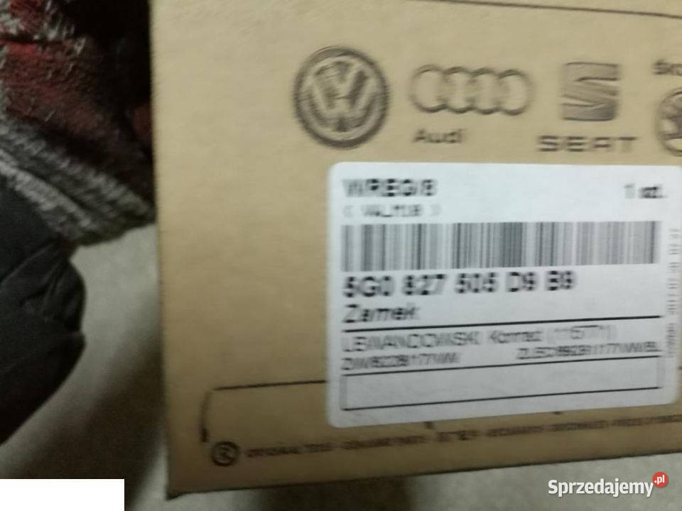 VOLKSWAGEN ZAMEK TYLNEJ KLAPY 5G0 części blacharskie lubelskie Kozubszczyzna