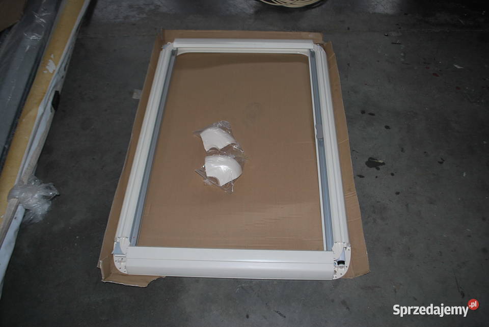 Roleta okienna REMIS 100x69 do kampera Grzebowilk