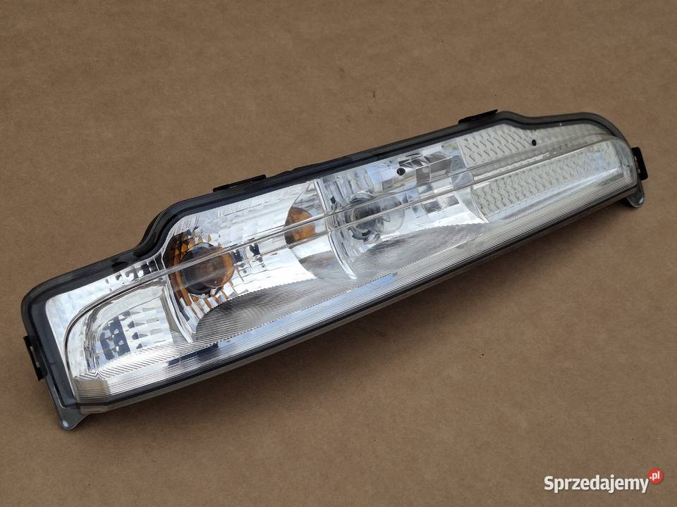 MERCEDES ATEGO KIERUNKOWSKAZ PRAWY ŚWIATŁO Bieleń