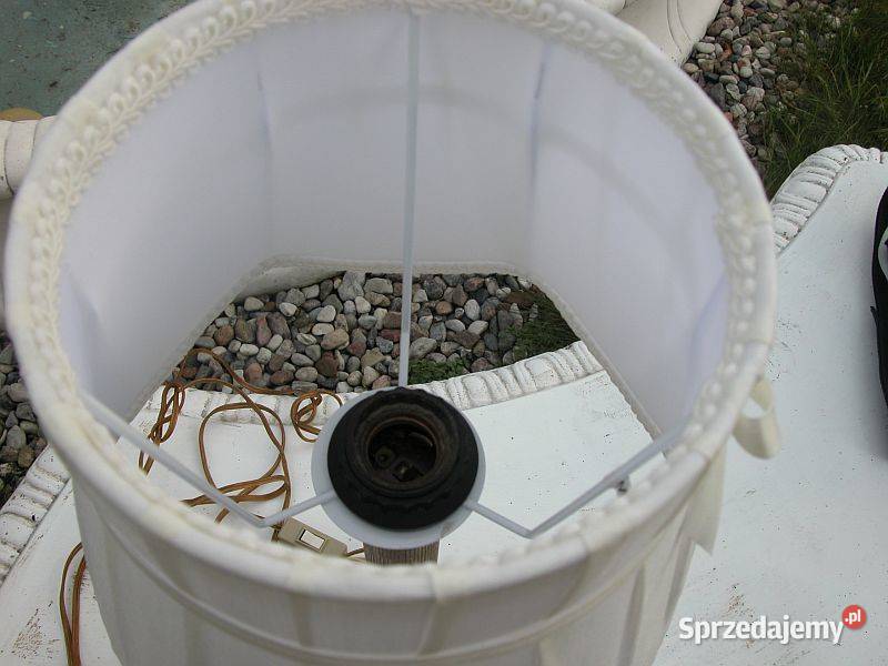 stara lampka lampa z kamienną nogą i okucia