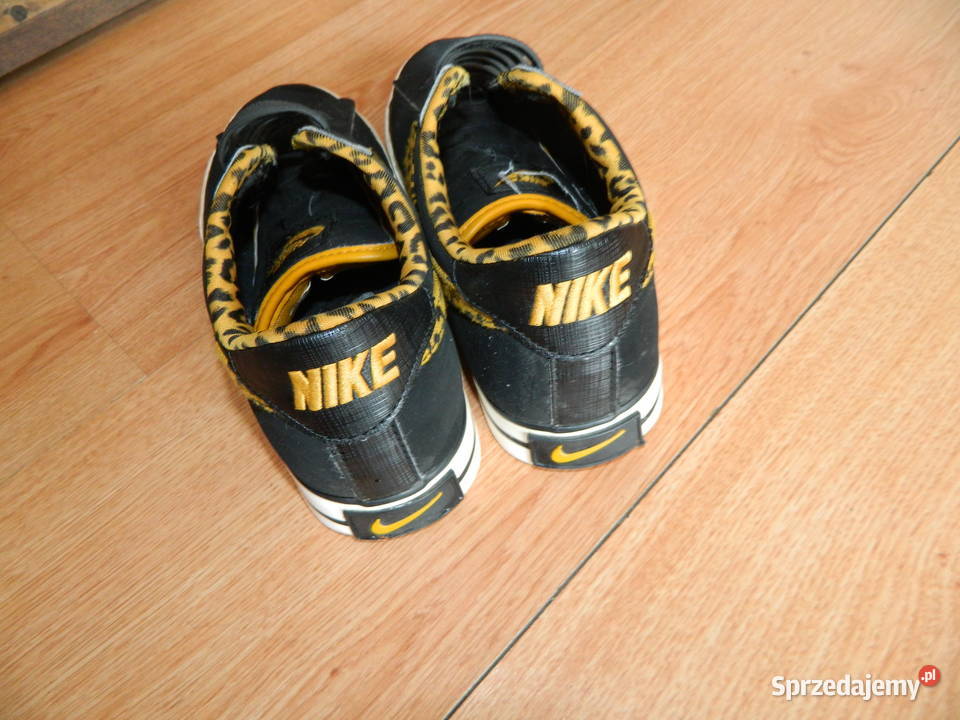 NIKE czarne buty sportowe w panterkę 375 Trzebinia